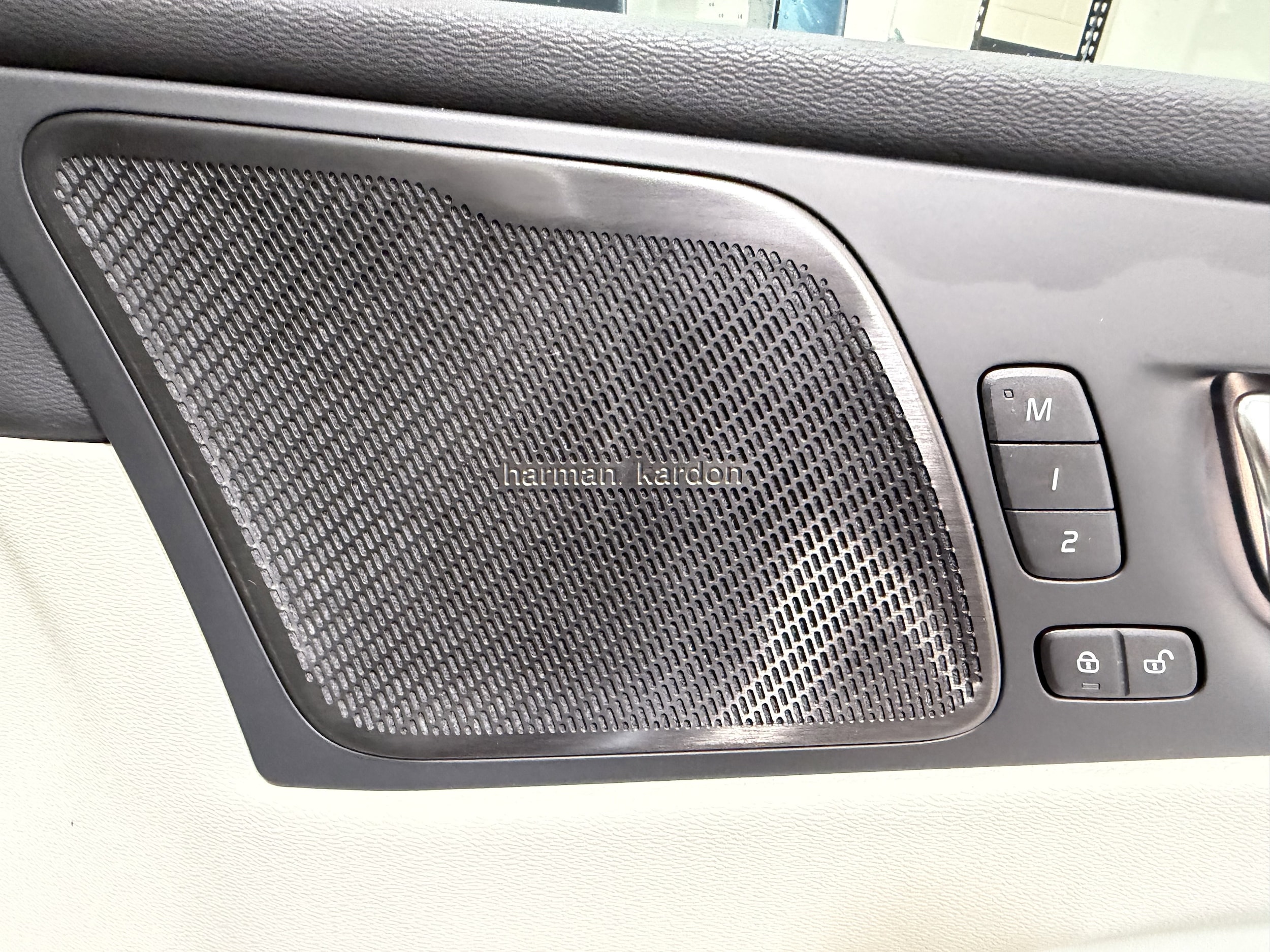 2023 Volvo XC60 Ultimate - Photo 21