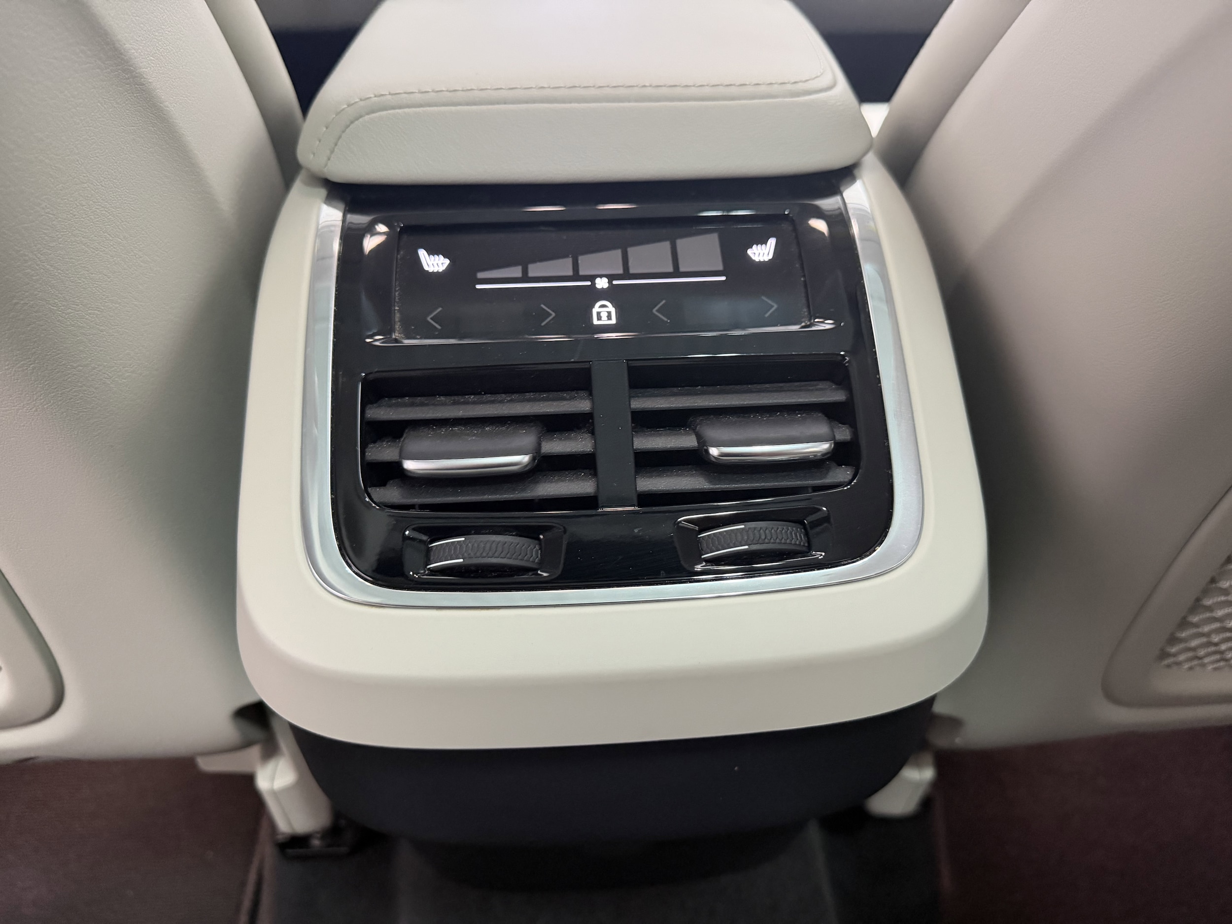 2023 Volvo XC60 Ultimate - Photo 25