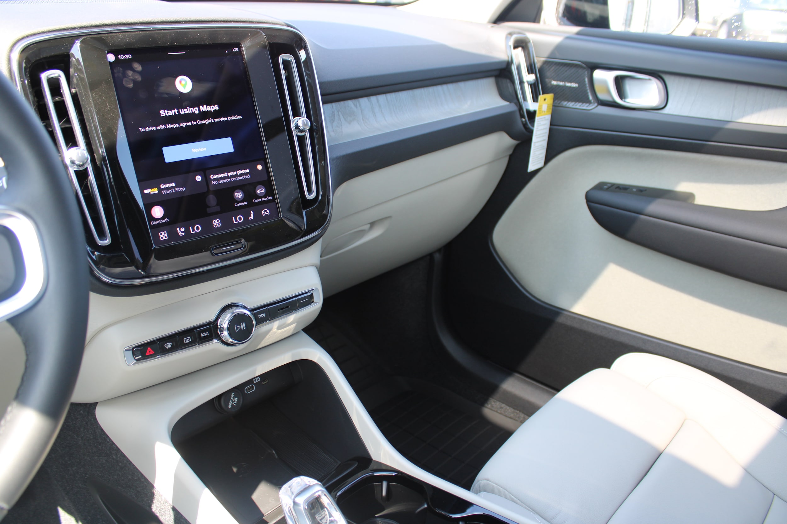2026 Volvo XC40 Ultra - Photo 22