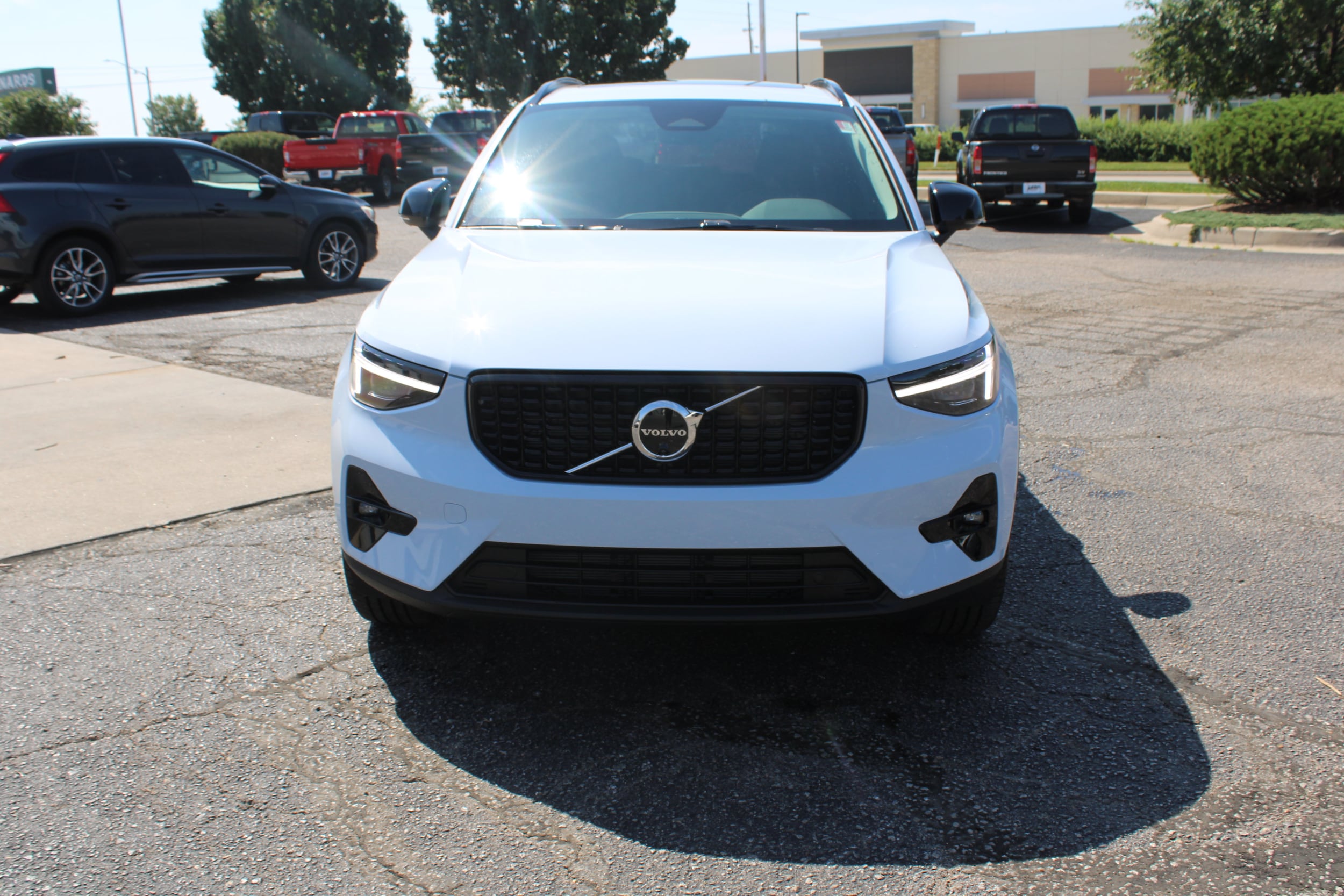 2026 Volvo XC40 Plus - Photo 7