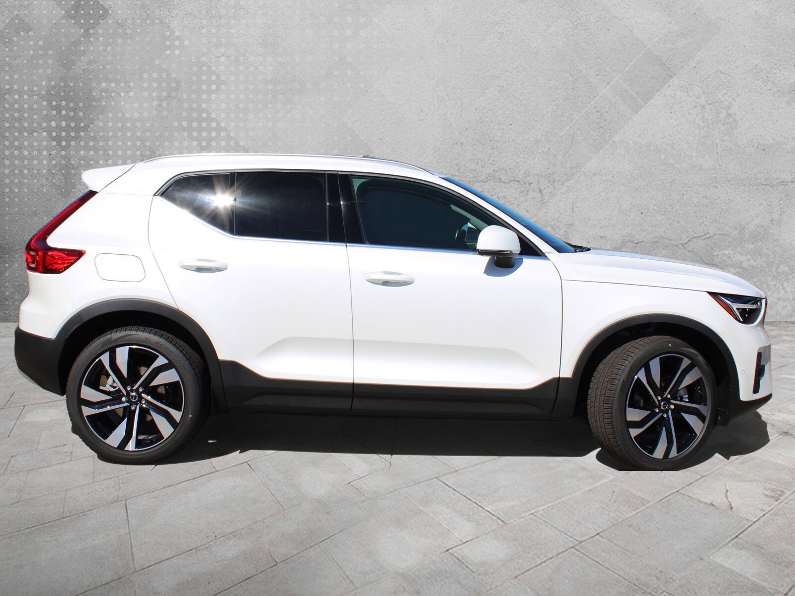 2025 Volvo XC40 Plus photo 2