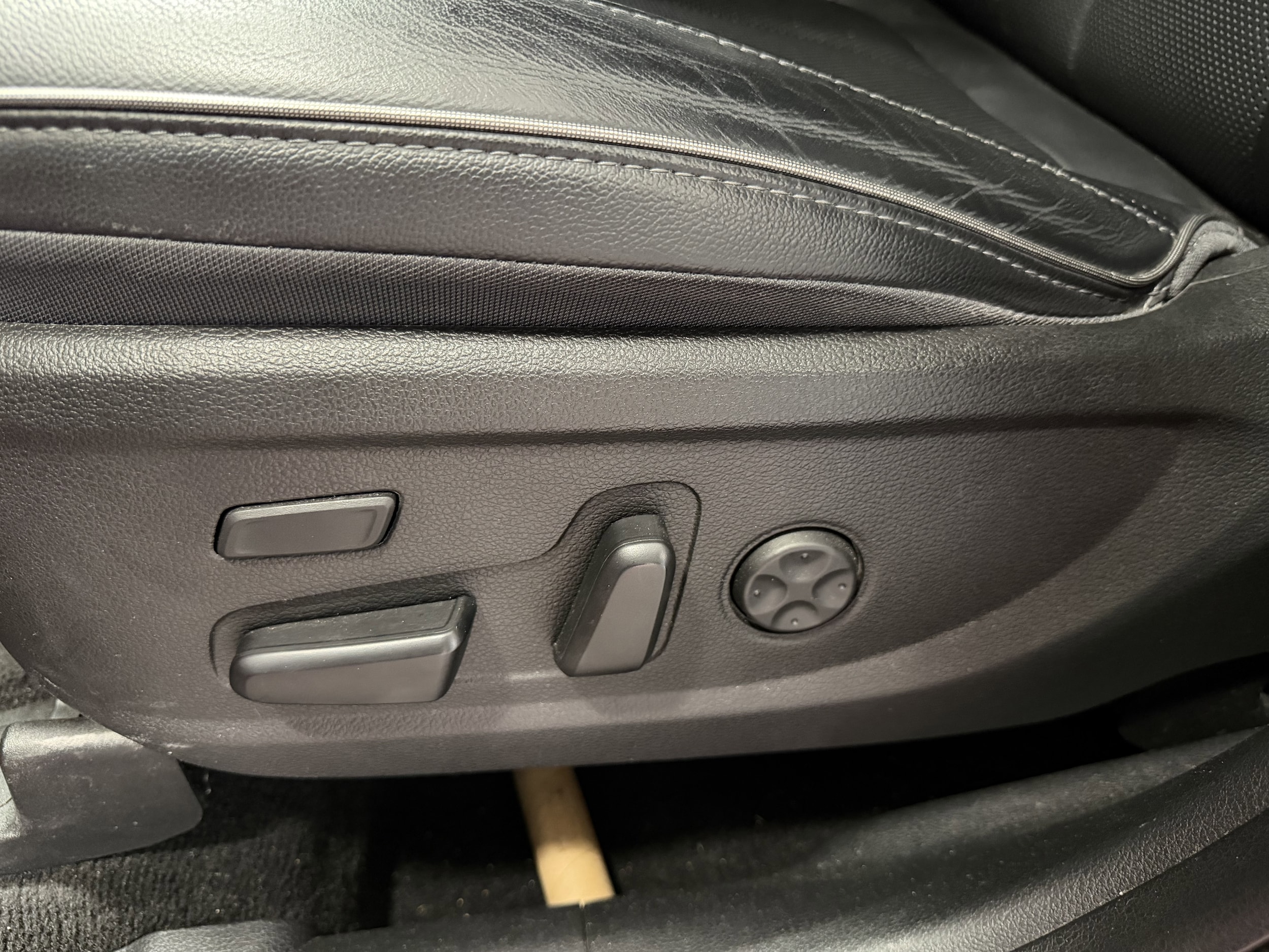 2022 Hyundai Santa Fe Limited - Photo 11