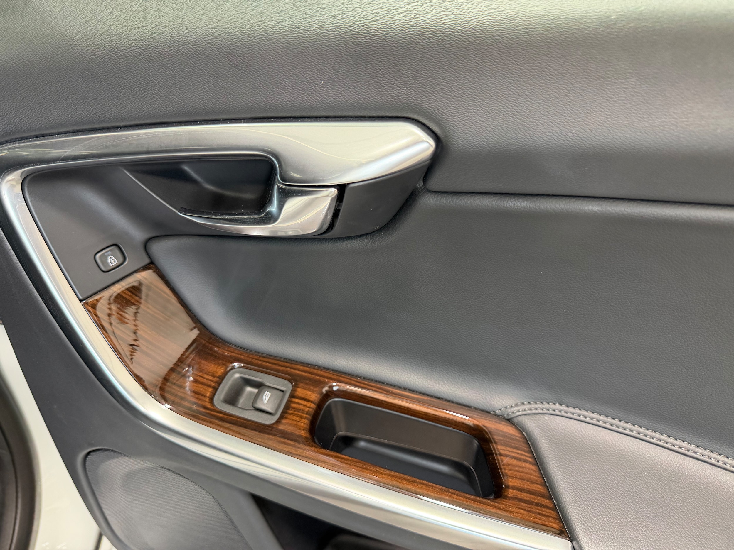 2017 Volvo V60 Premier - Photo 28