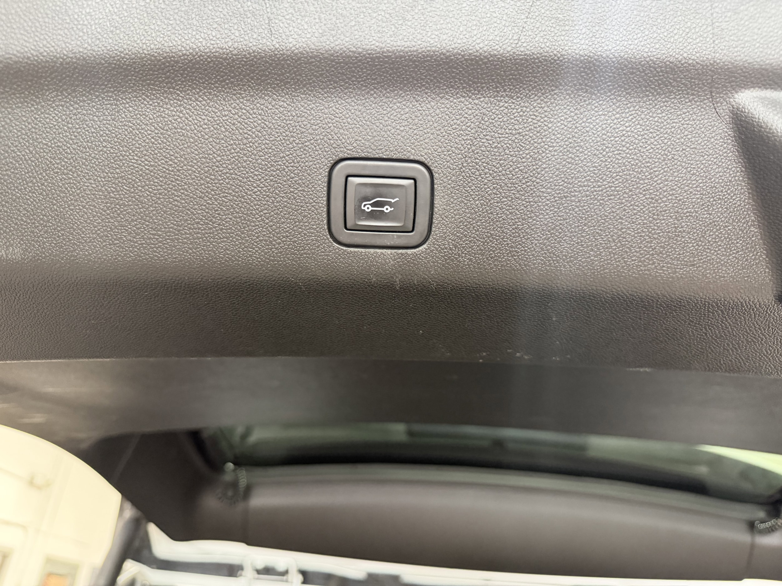 2023 Chevrolet Suburban Premier - Photo 31