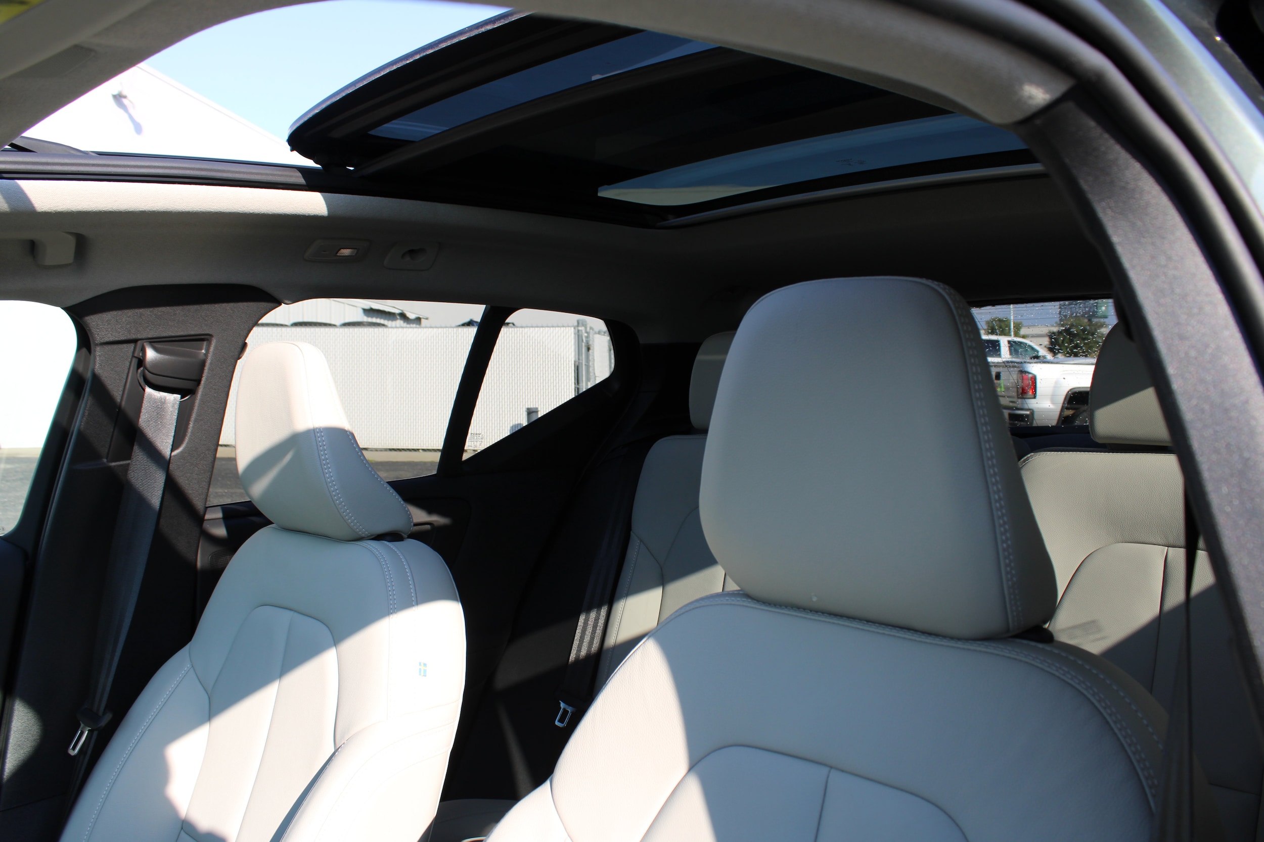 2026 Volvo XC40 Ultra - Photo 11