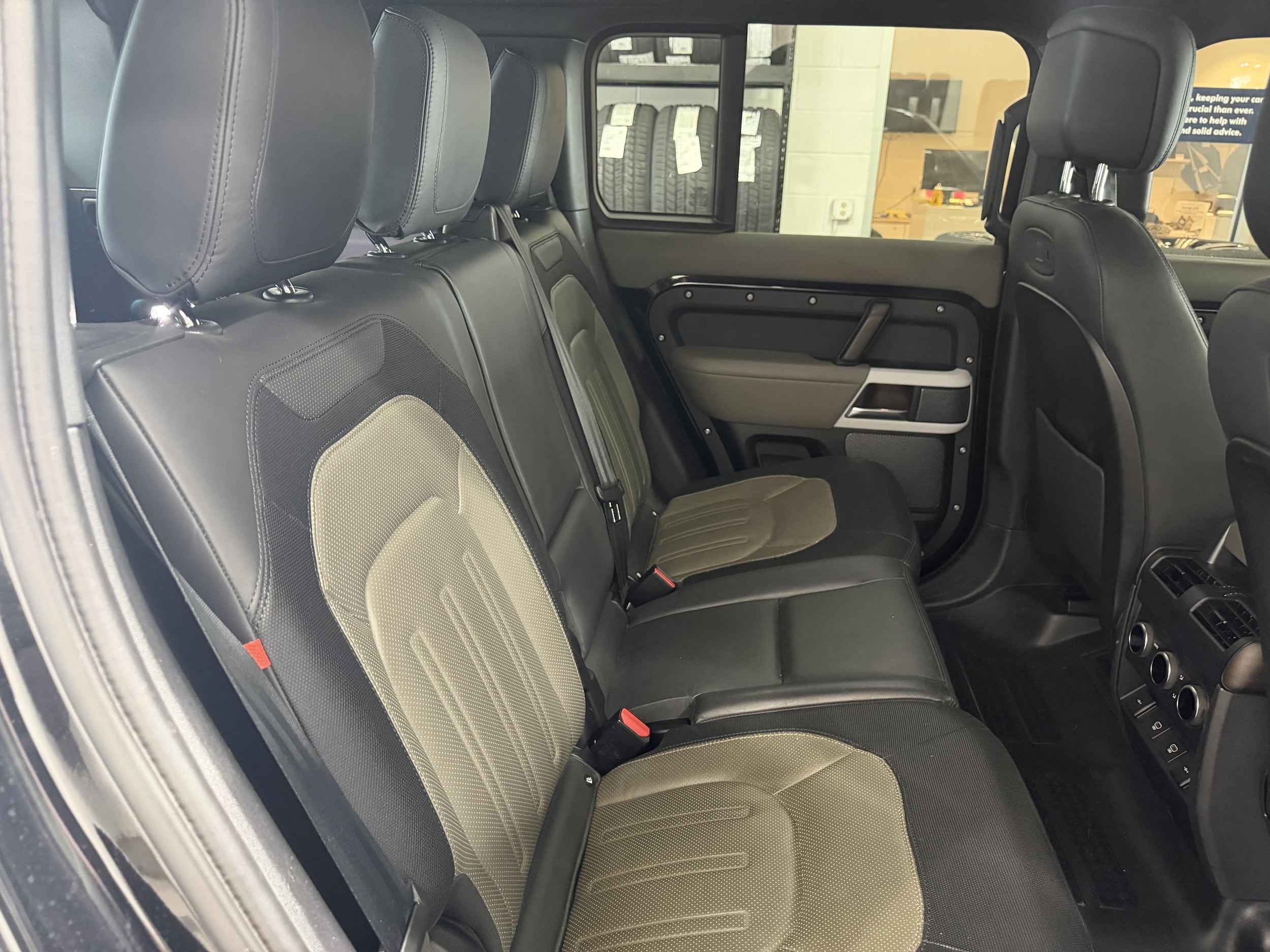 2022 Land Rover Defender X-Dynamic HSE - Photo 32