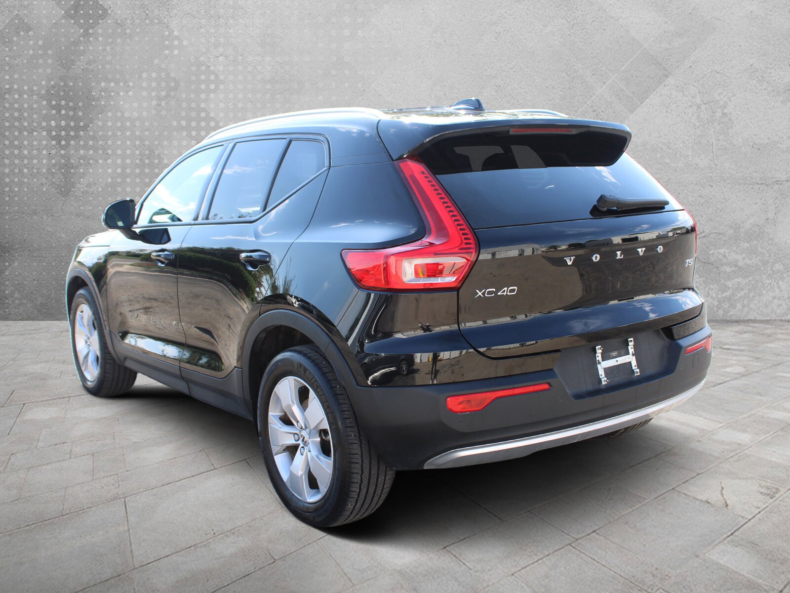 2022 Volvo XC40 T5 AWD Momentum photo 3