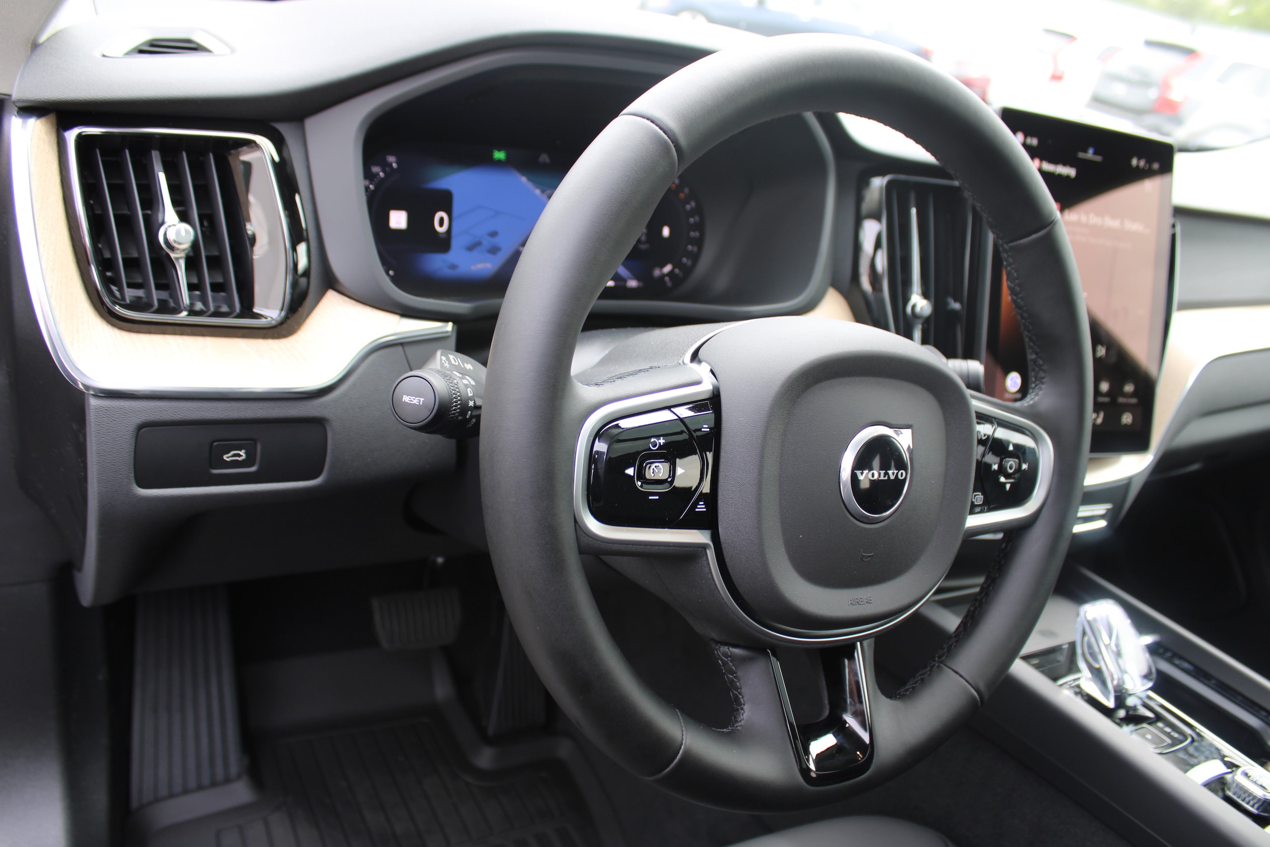 2026 Volvo XC60 Plus - Photo 23