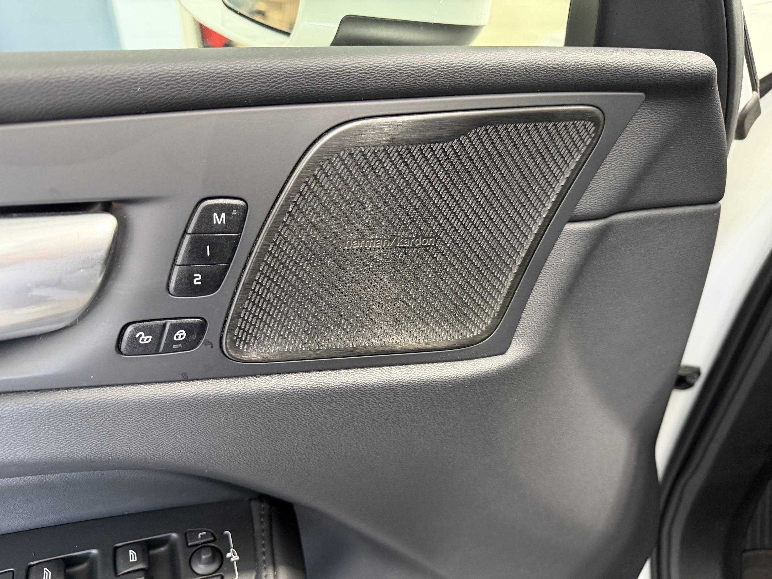 2023 Volvo XC60 Plus - Photo 11