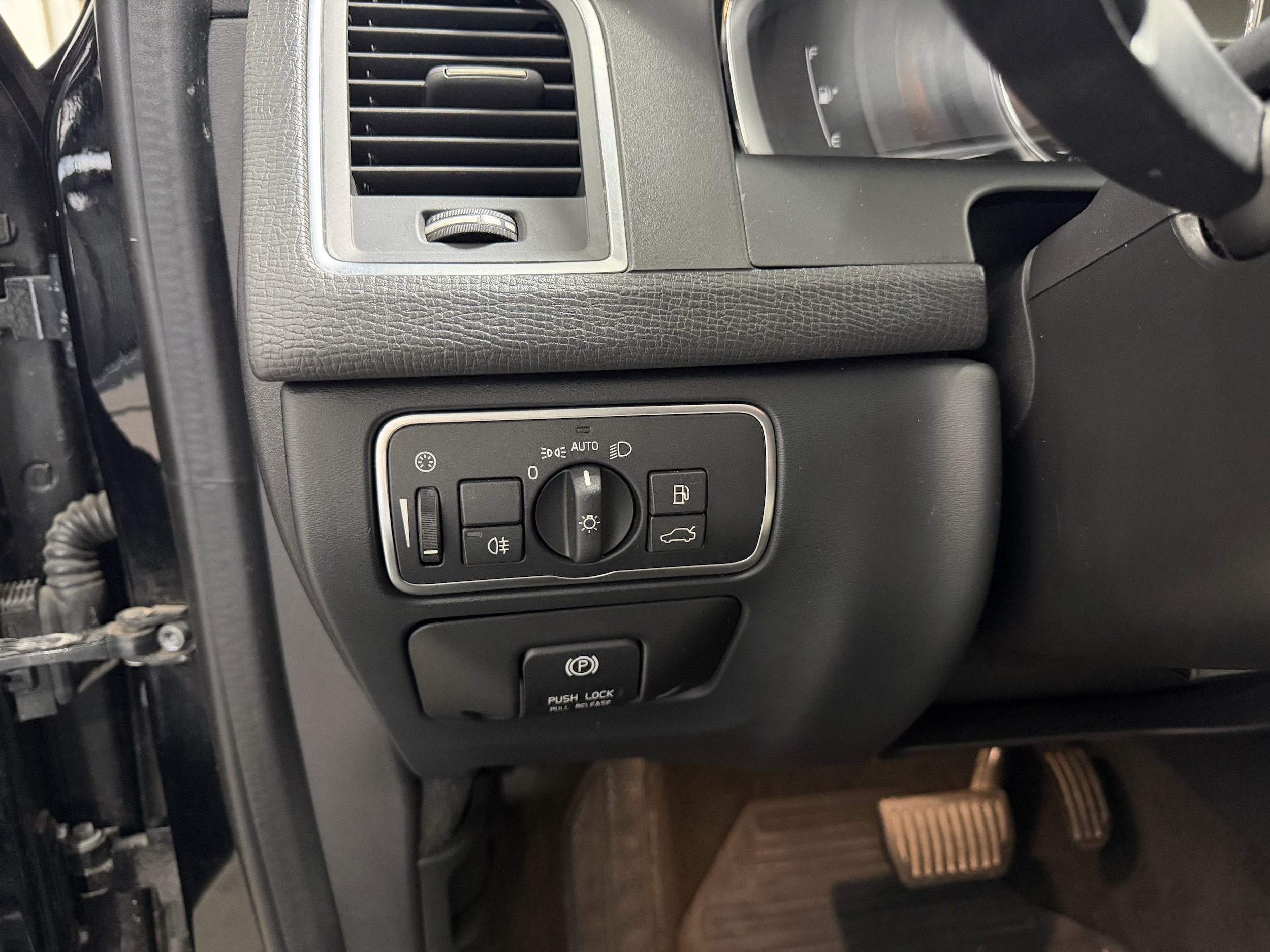2015 Volvo XC60 T6 Platinum - Photo 13