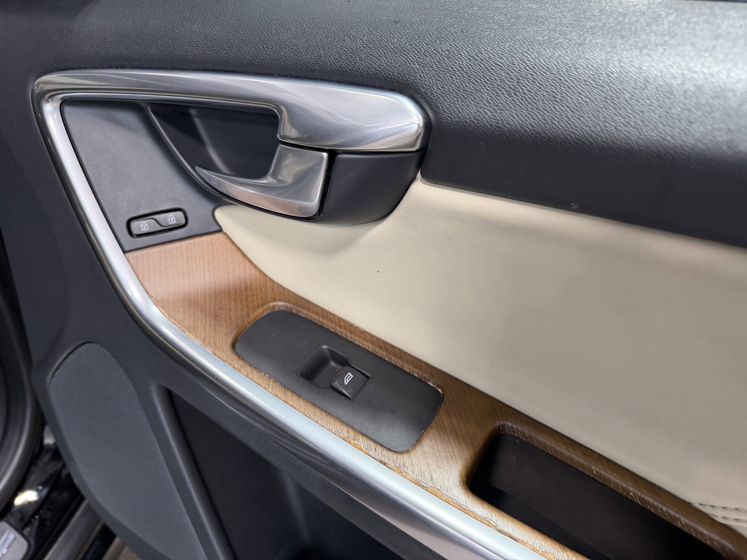 2015 Volvo XC60 T6 Platinum - Photo 21