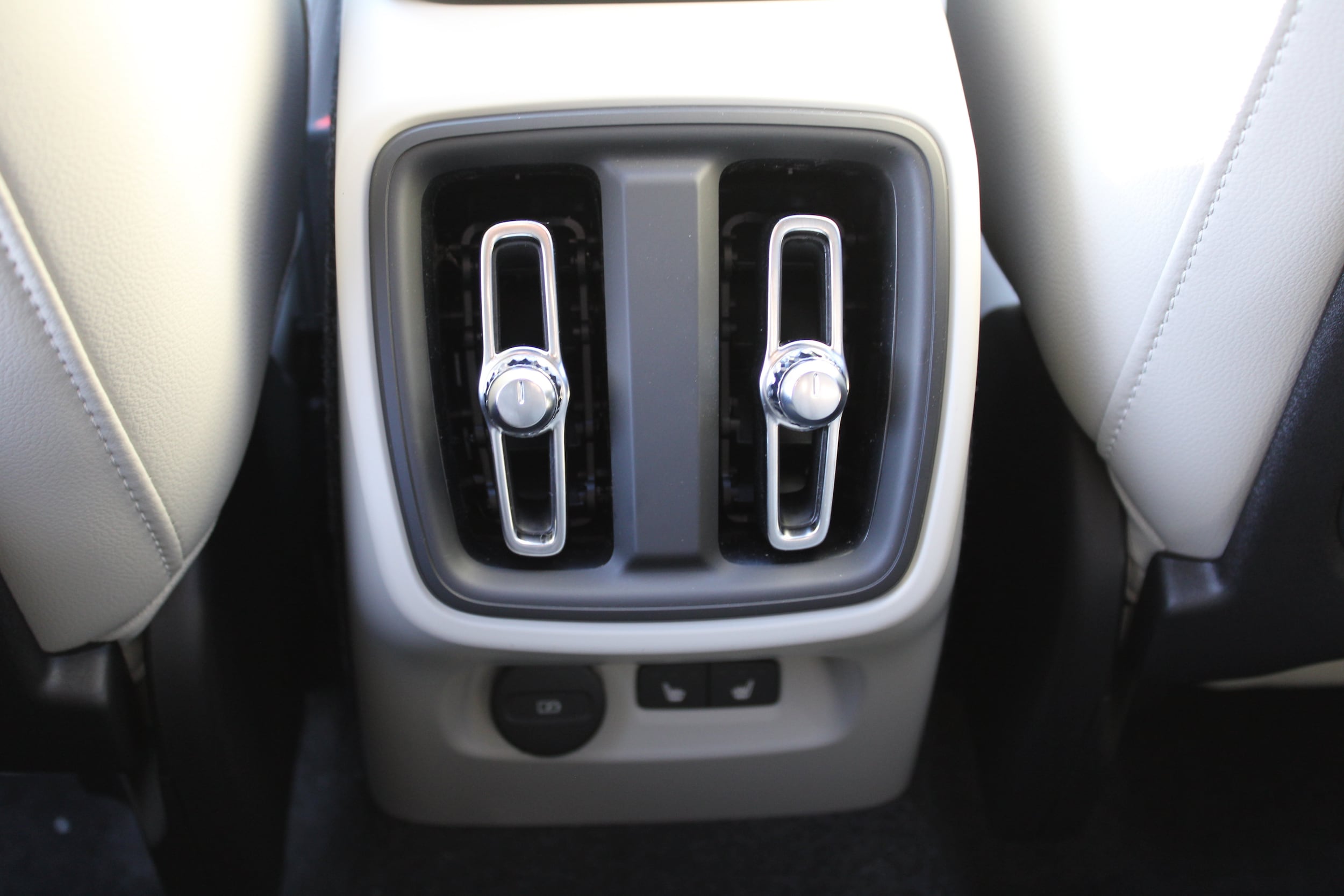 2026 Volvo XC40 Ultra - Photo 39