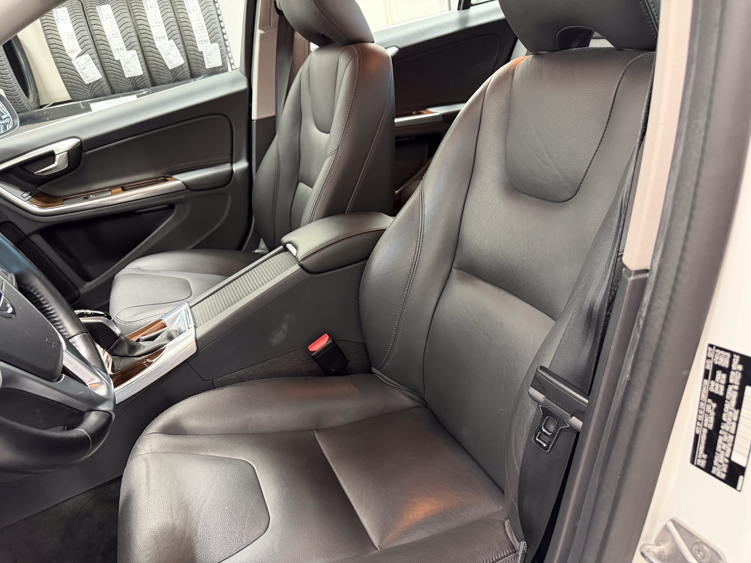 2017 Volvo V60 Premier - Photo 11