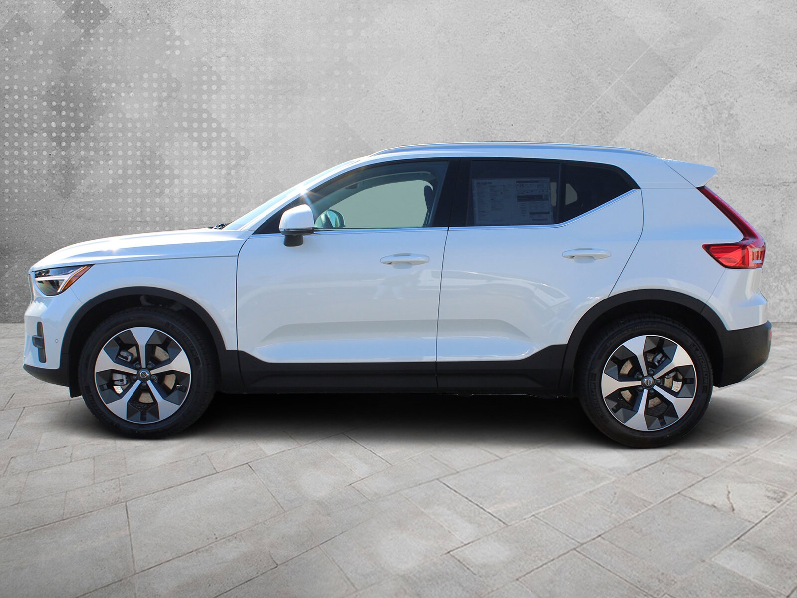 2025 Volvo XC40 Plus photo 4