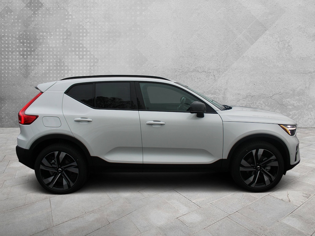 New 2026 Volvo XC40 B5 Ultra SUV