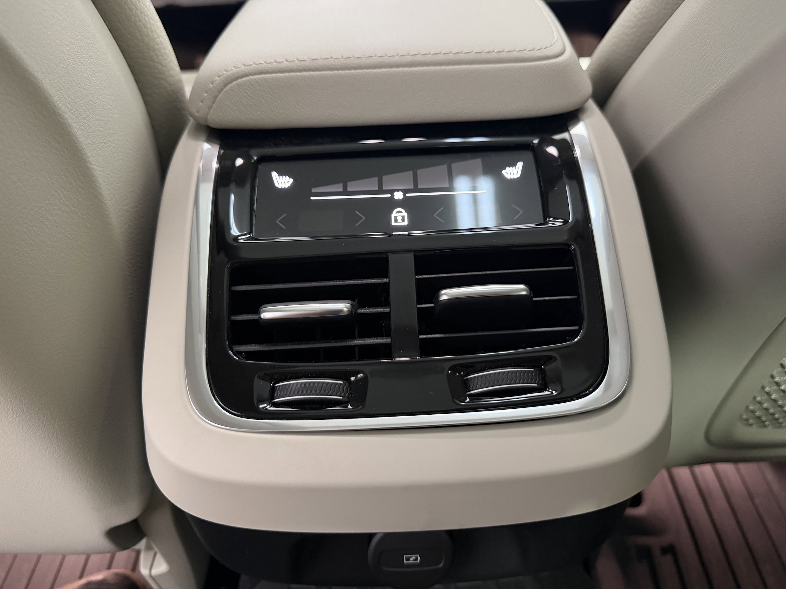 2023 Volvo S60 Ultimate - Photo 28