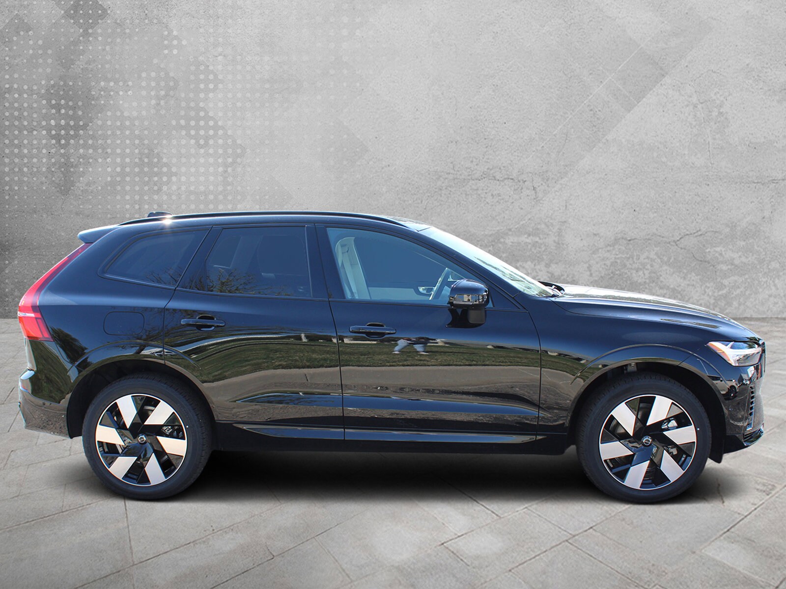 2025 Volvo XC60 T8 Plus photo 2
