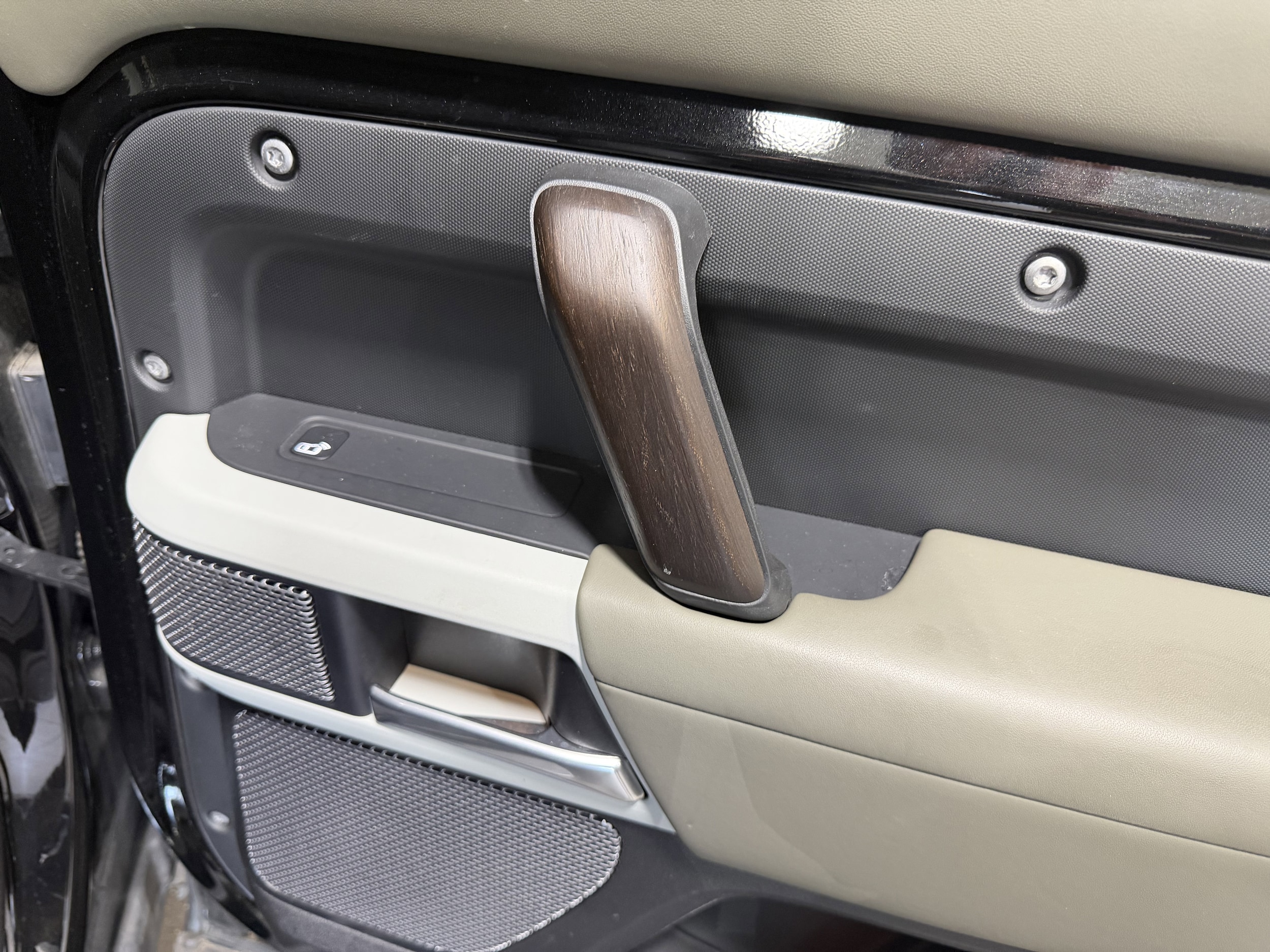 2022 Land Rover Defender X-Dynamic HSE - Photo 31