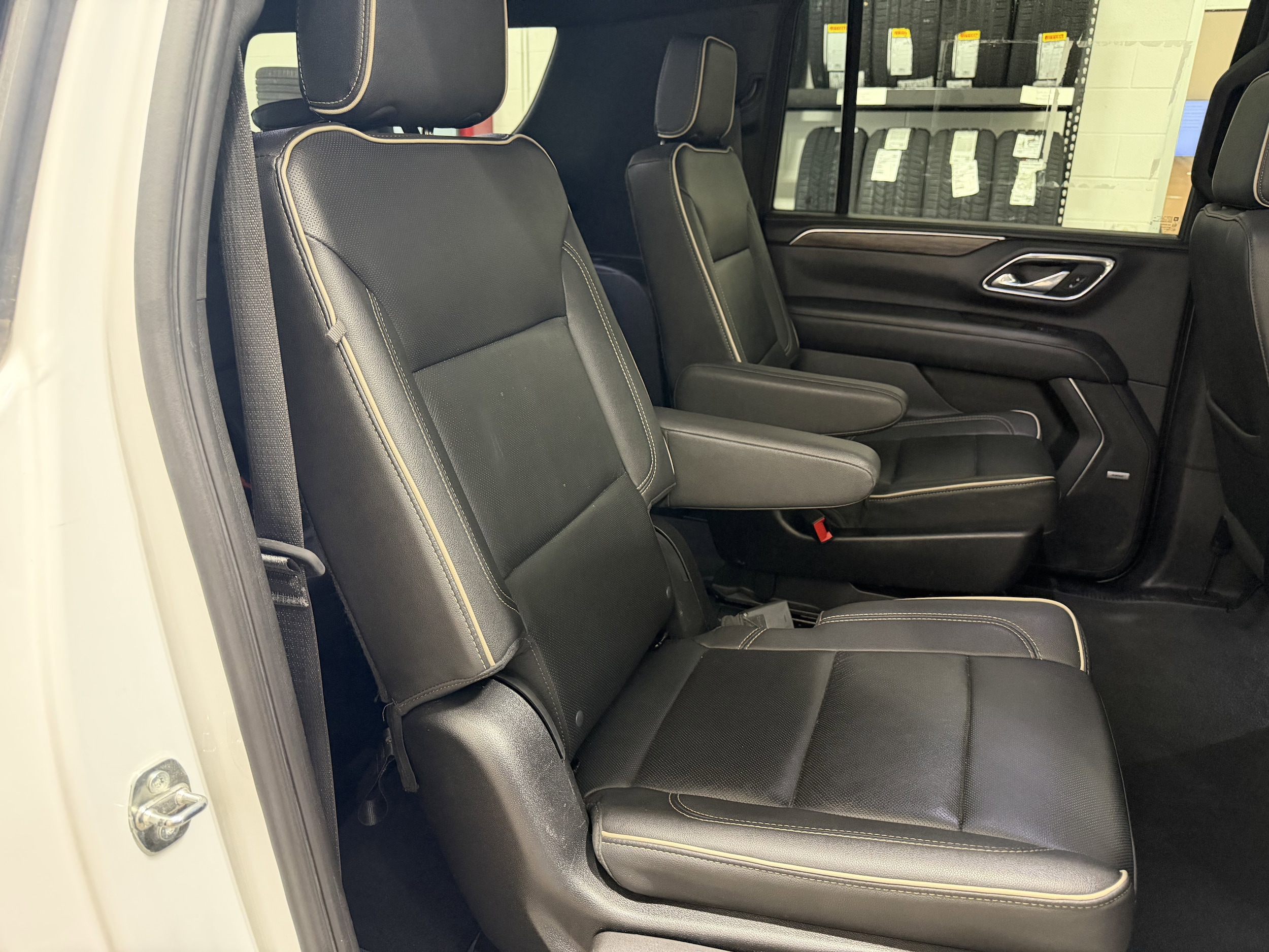 2023 Chevrolet Suburban Premier - Photo 28