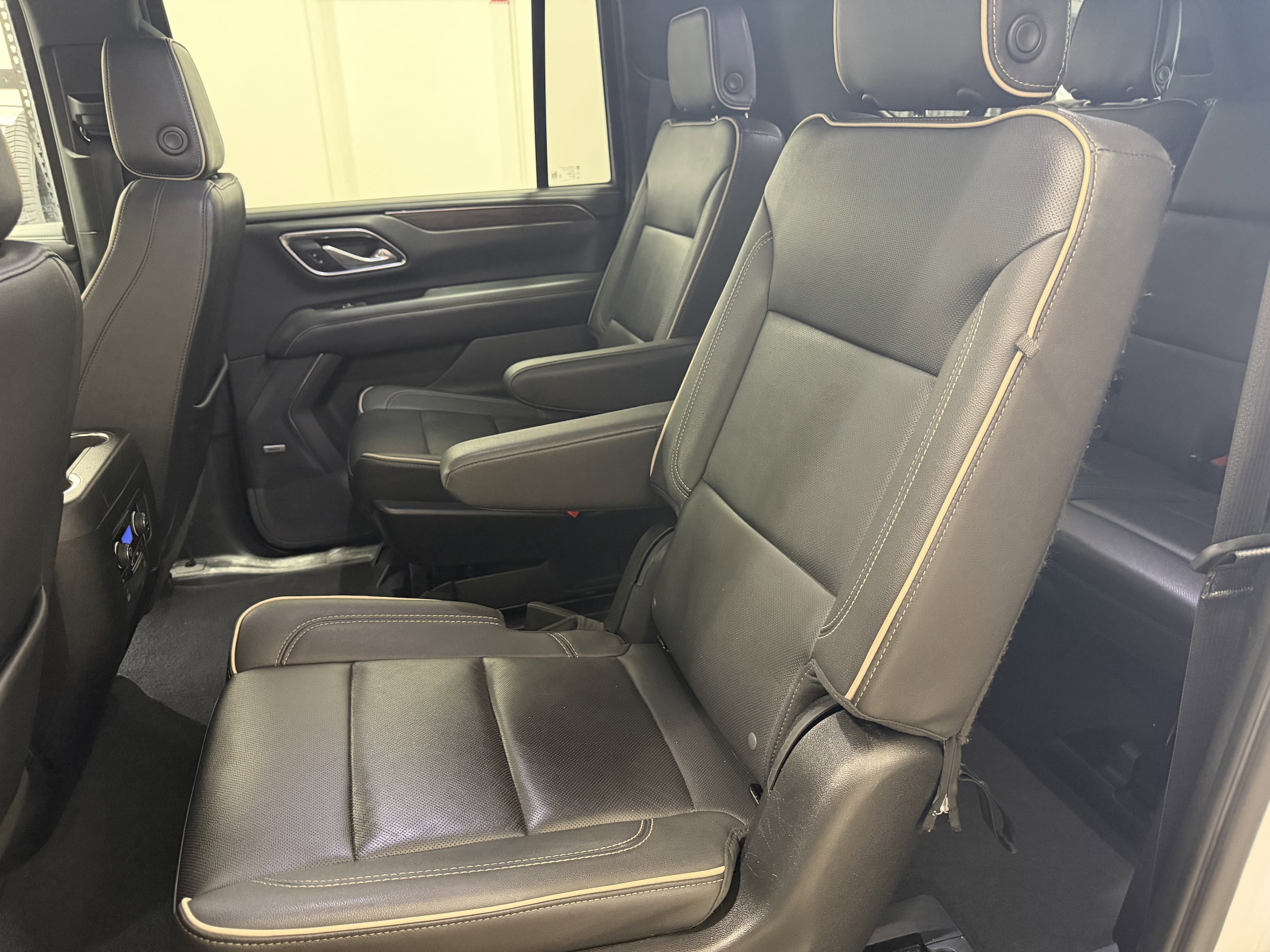 2023 Chevrolet Suburban Premier - Photo 23