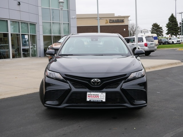 Used 2022 Toyota Camry SE with VIN 4T1G11BK2NU053830 for sale in Eden Prairie, Minnesota