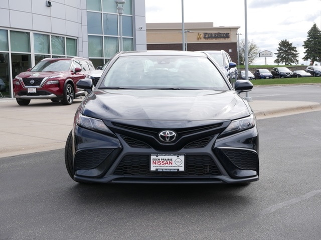 Used 2021 Toyota Camry SE with VIN 4T1G11AK4MU611225 for sale in Eden Prairie, Minnesota