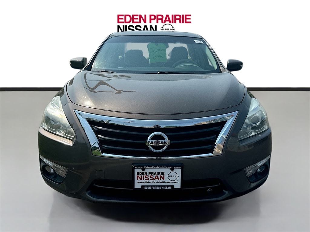 Used 2013 Nissan Altima Sedan Base with VIN 1N4AL3AP2DN532633 for sale in Eden Prairie, Minnesota