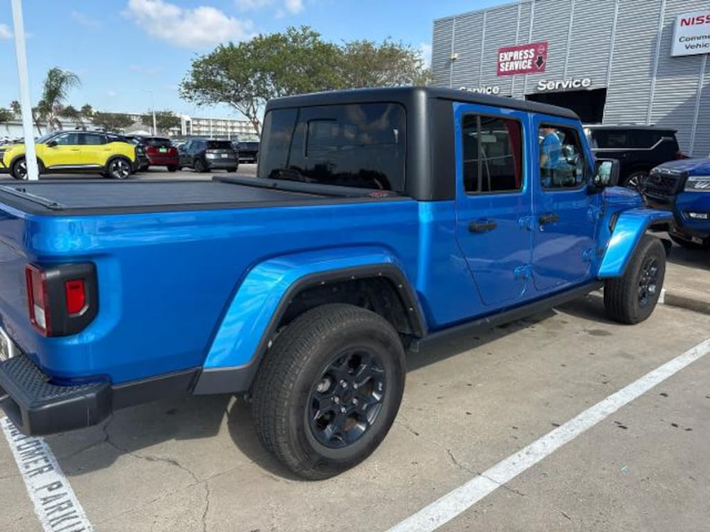 Used 2023 Jeep Gladiator Willys Truck