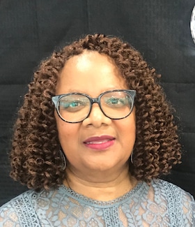 Staff member Linda Young from ID_f24ff19eb8a8