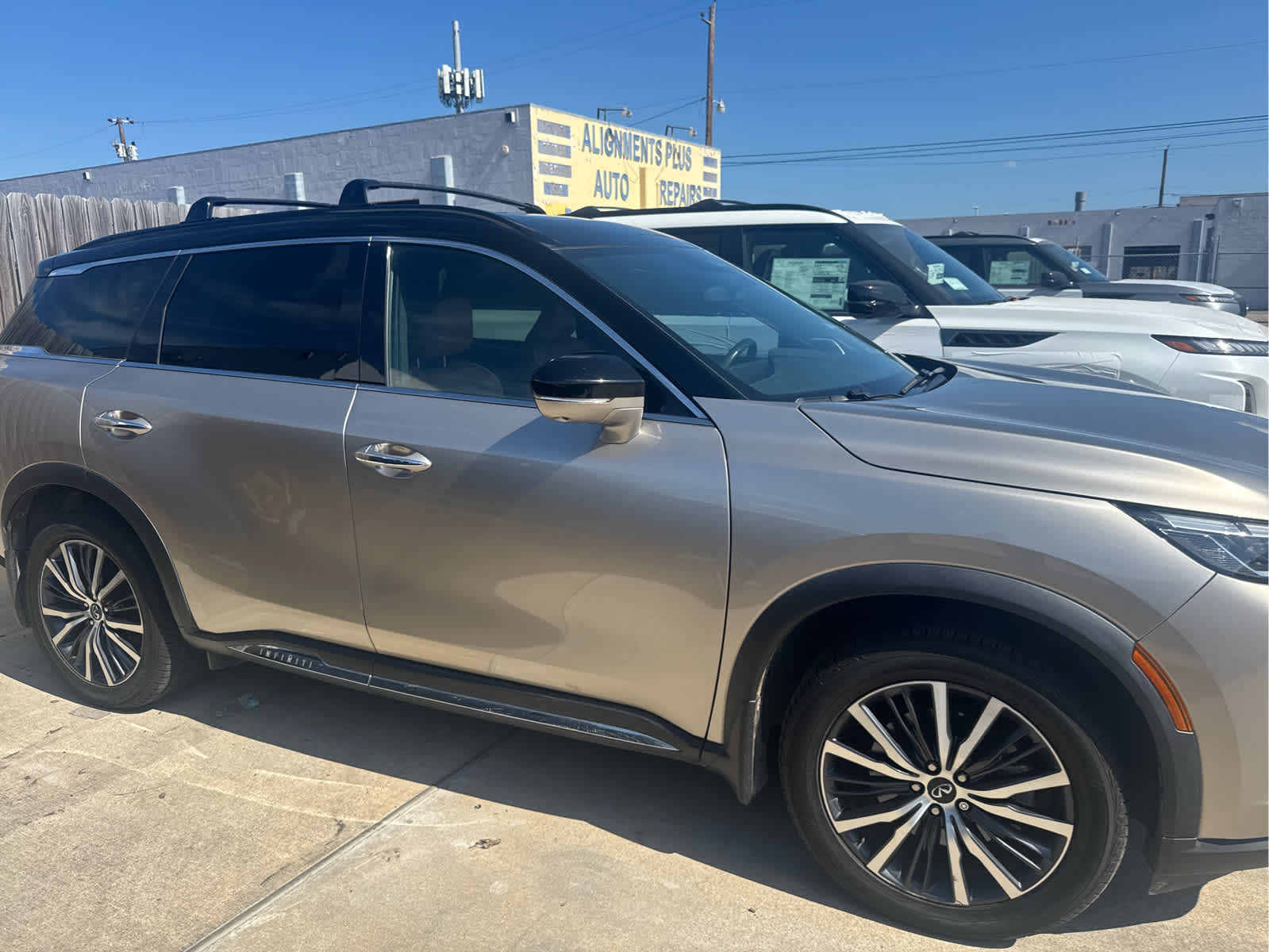 2022 Infiniti QX60 Autograph photo 2