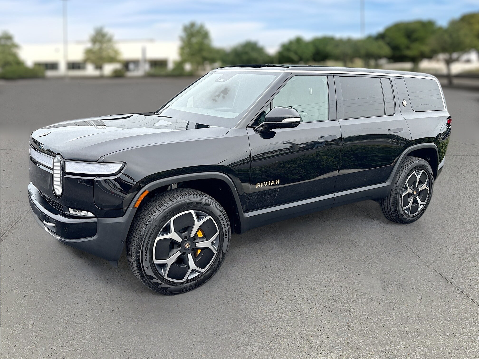 2023 Rivian R1S Adventure photo 2