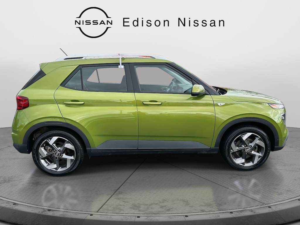 Used 2023 Hyundai Venue SEL IVT Sport Utility