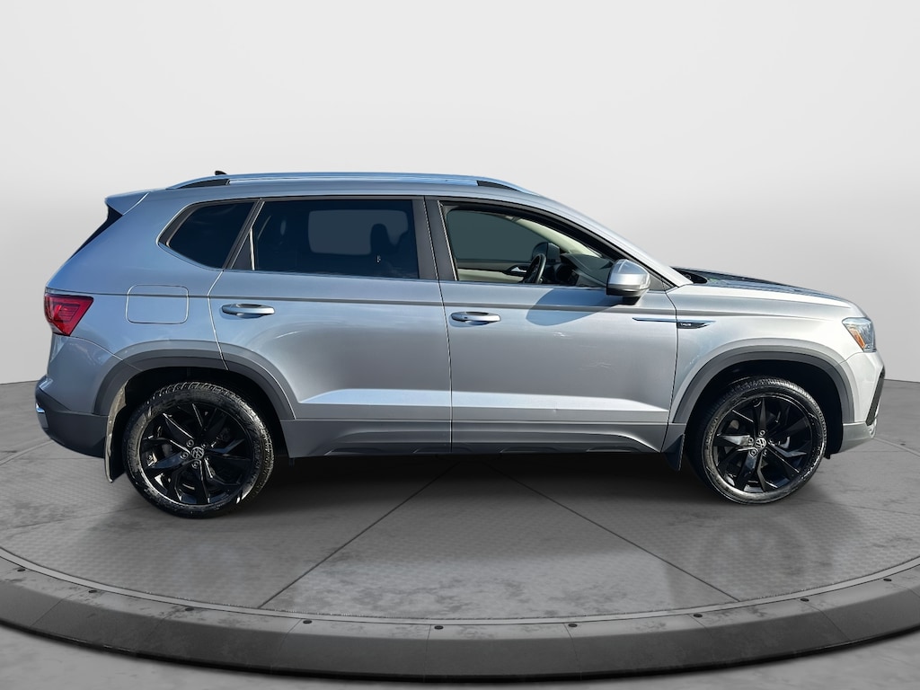 Used 2023 Volkswagen Taos SE FWD Sport Utility