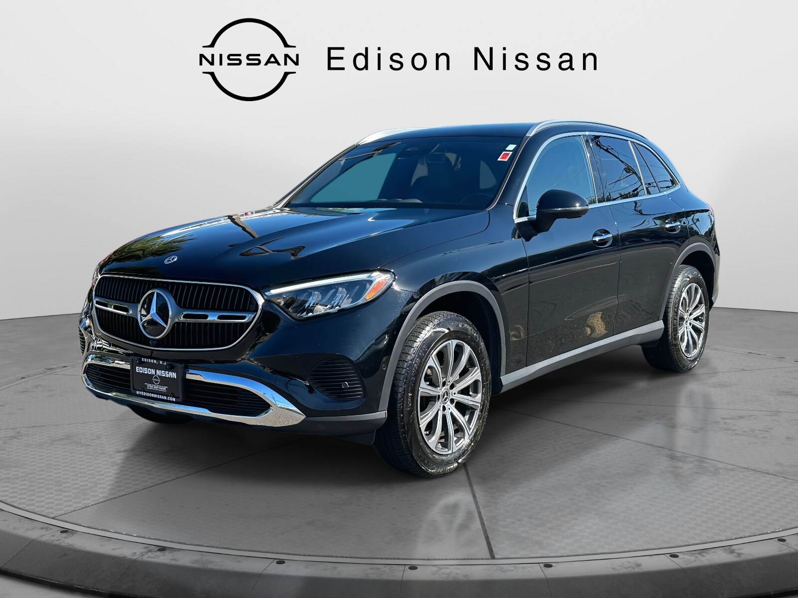 2024 Mercedes Benz GLC 300 4MATIC photo 2