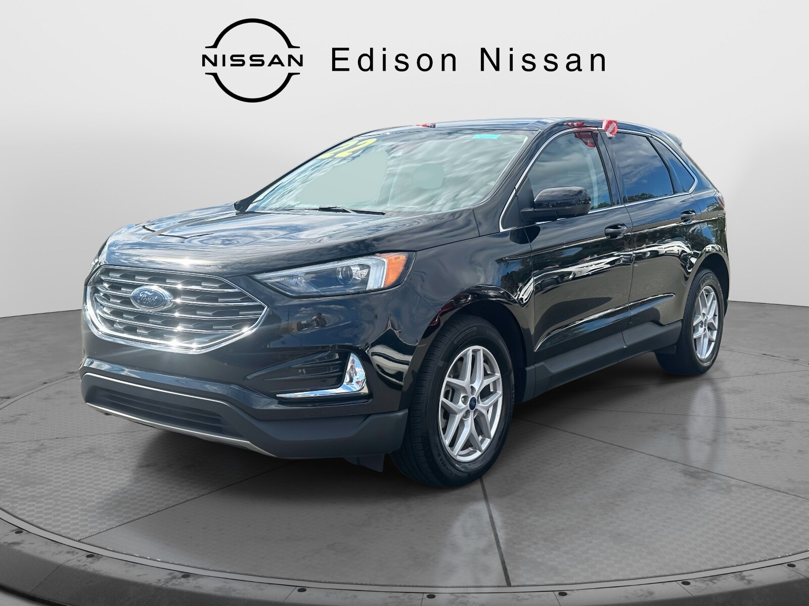 2022 Ford Edge SEL photo 2