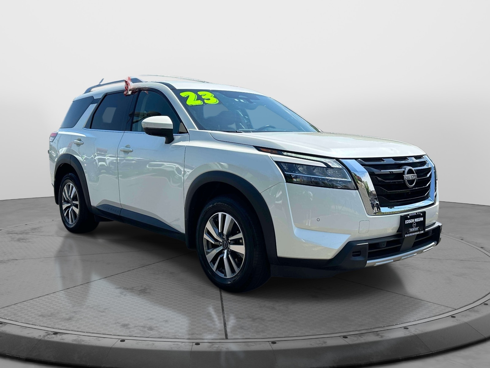 2023 Nissan Pathfinder SL 4WD's photo