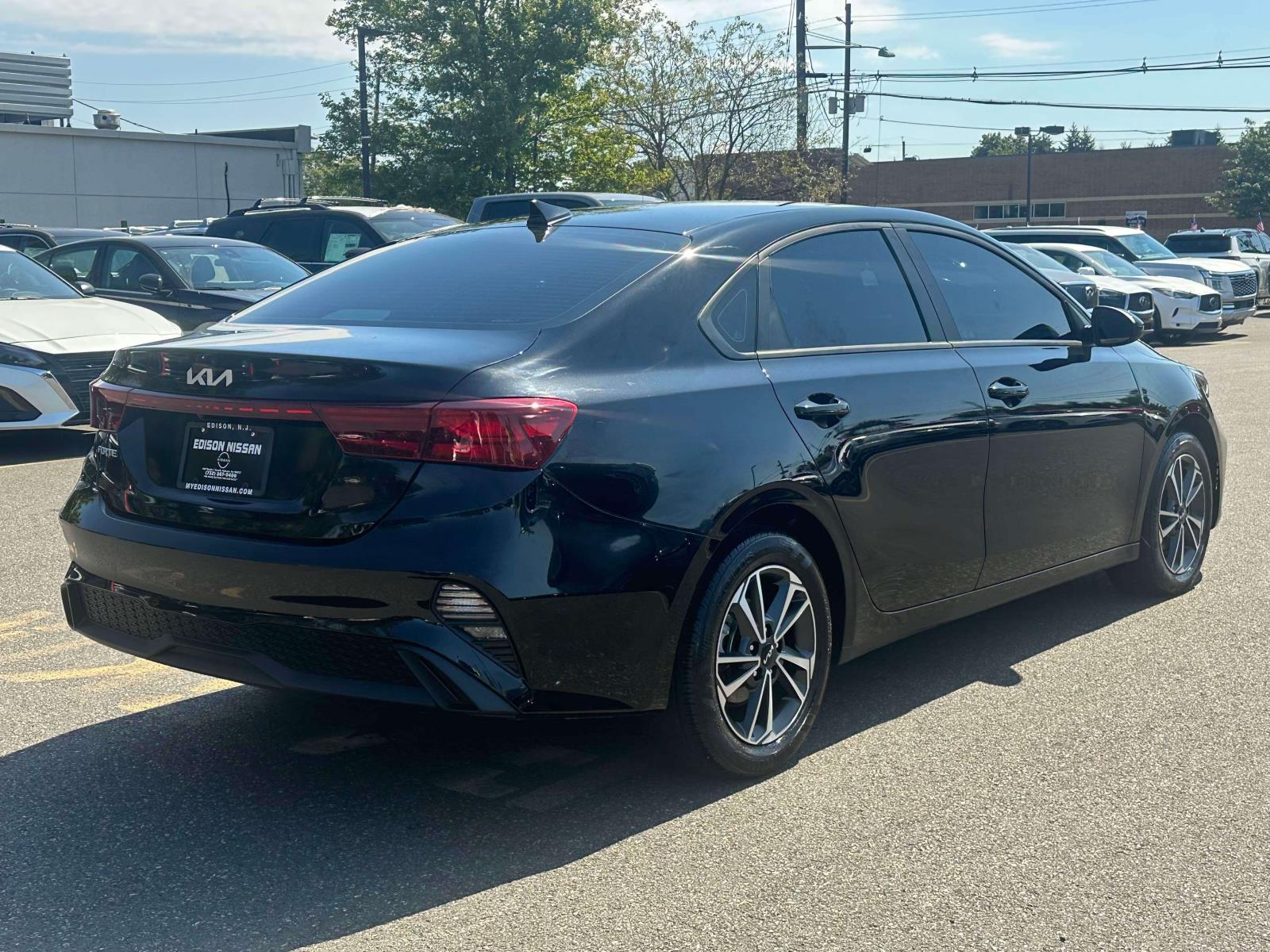 2024 Kia Forte LXS photo 2