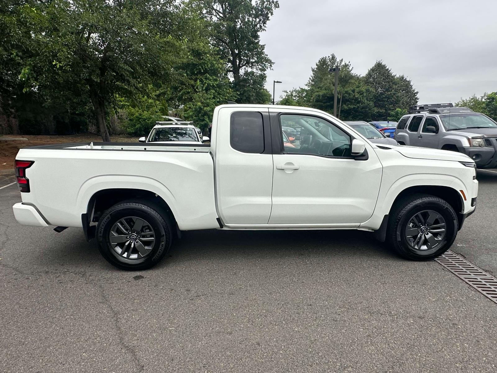 2025 Nissan Frontier King Cab SV photo 3