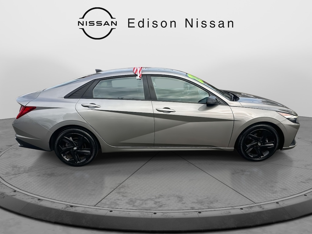 Used 2023 Hyundai Elantra Limited IVT Car