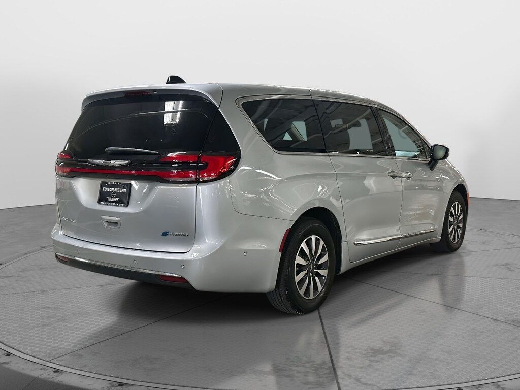 Used 2023 Chrysler Pacifica Hybrid Limited FWD Mini-van, Passenger