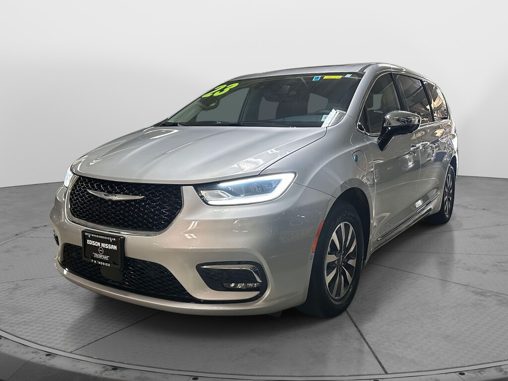 Used 2023 Chrysler Pacifica Hybrid Limited FWD Mini-van, Passenger