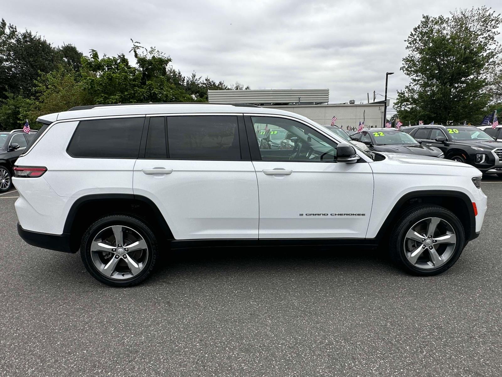 2022 Jeep Grand Cherokee Limited photo 3