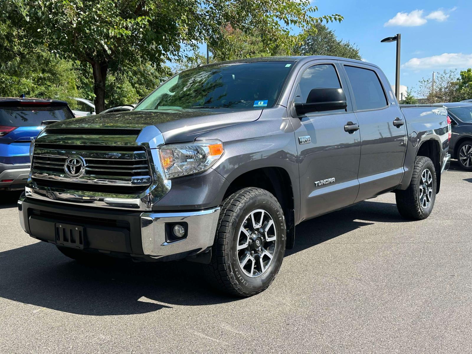 2017 Toyota Tundra SR5 CrewMax photo 2
