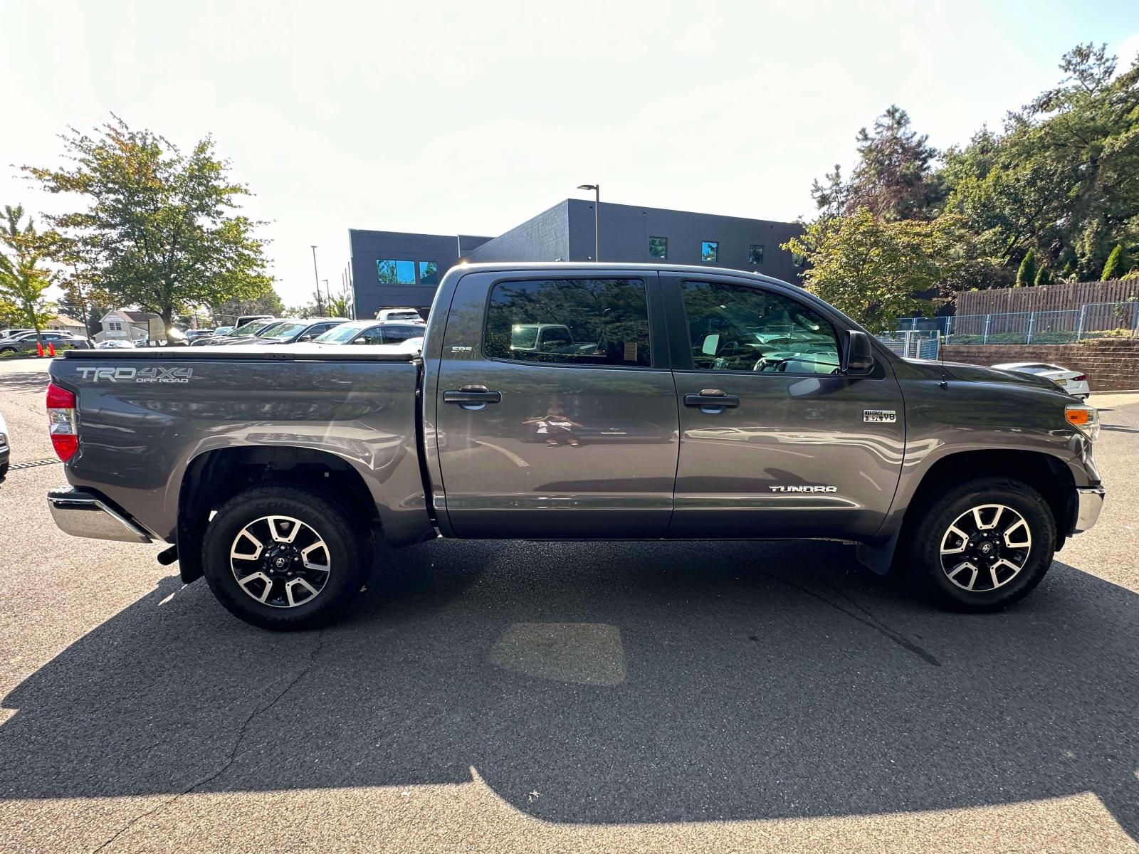 2017 Toyota Tundra SR5 CrewMax photo 3