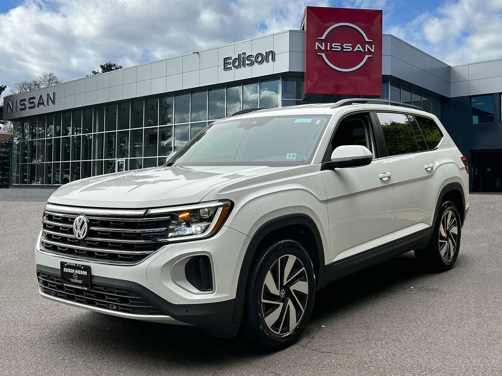Used 2025 Volkswagen Atlas SE w/Tech with VIN 1V2HR2CA8SC503123 for sale in Edison, NJ