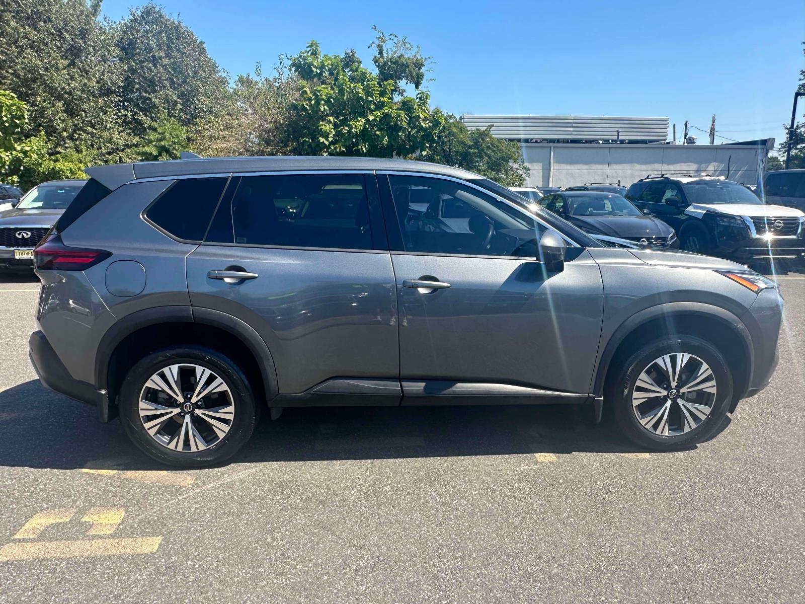 2021 Nissan Rogue SV photo 2