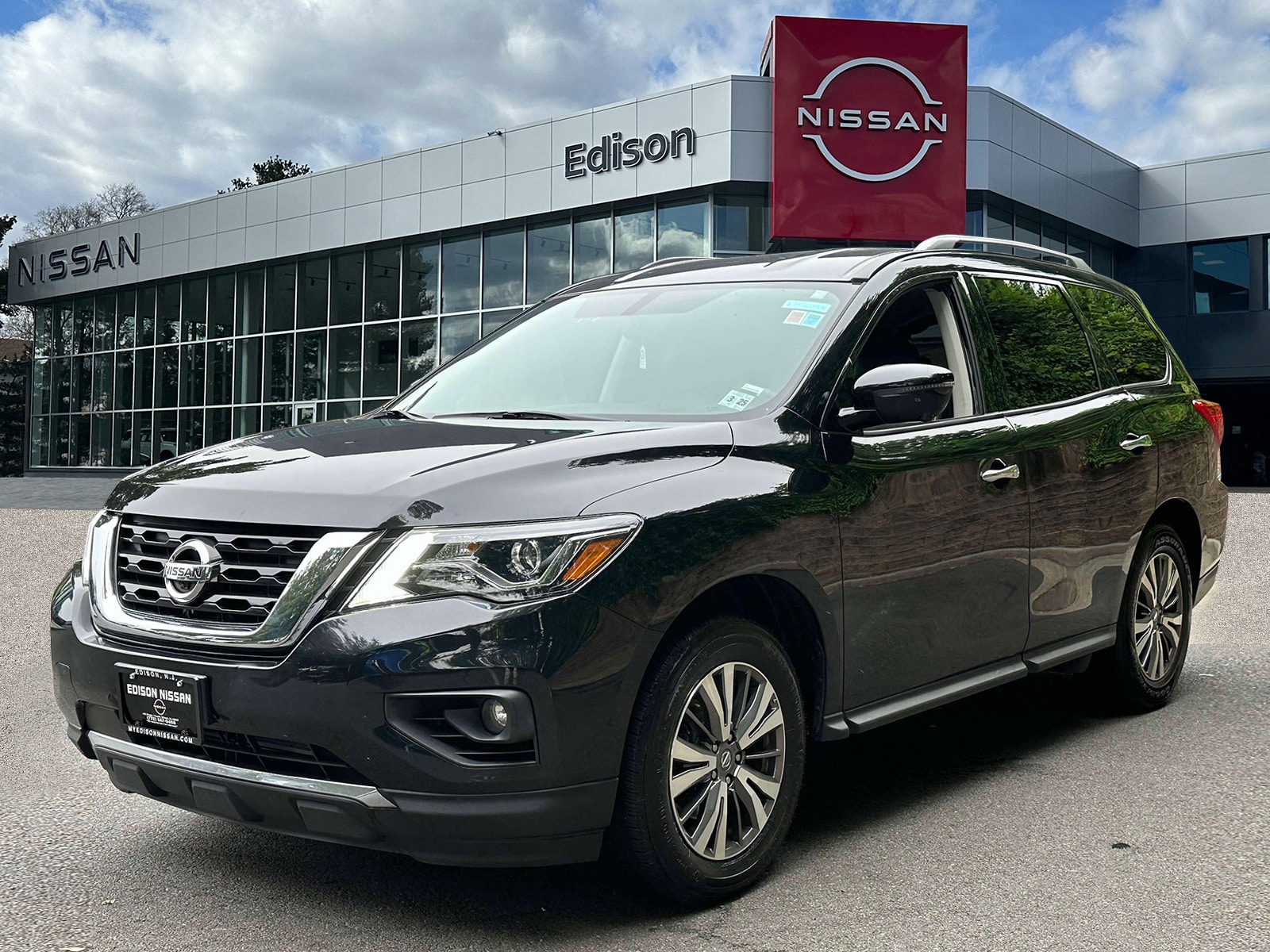 Used 2020 Nissan Pathfinder SL with VIN 5N1DR2CM9LC611483 for sale in Edison, NJ