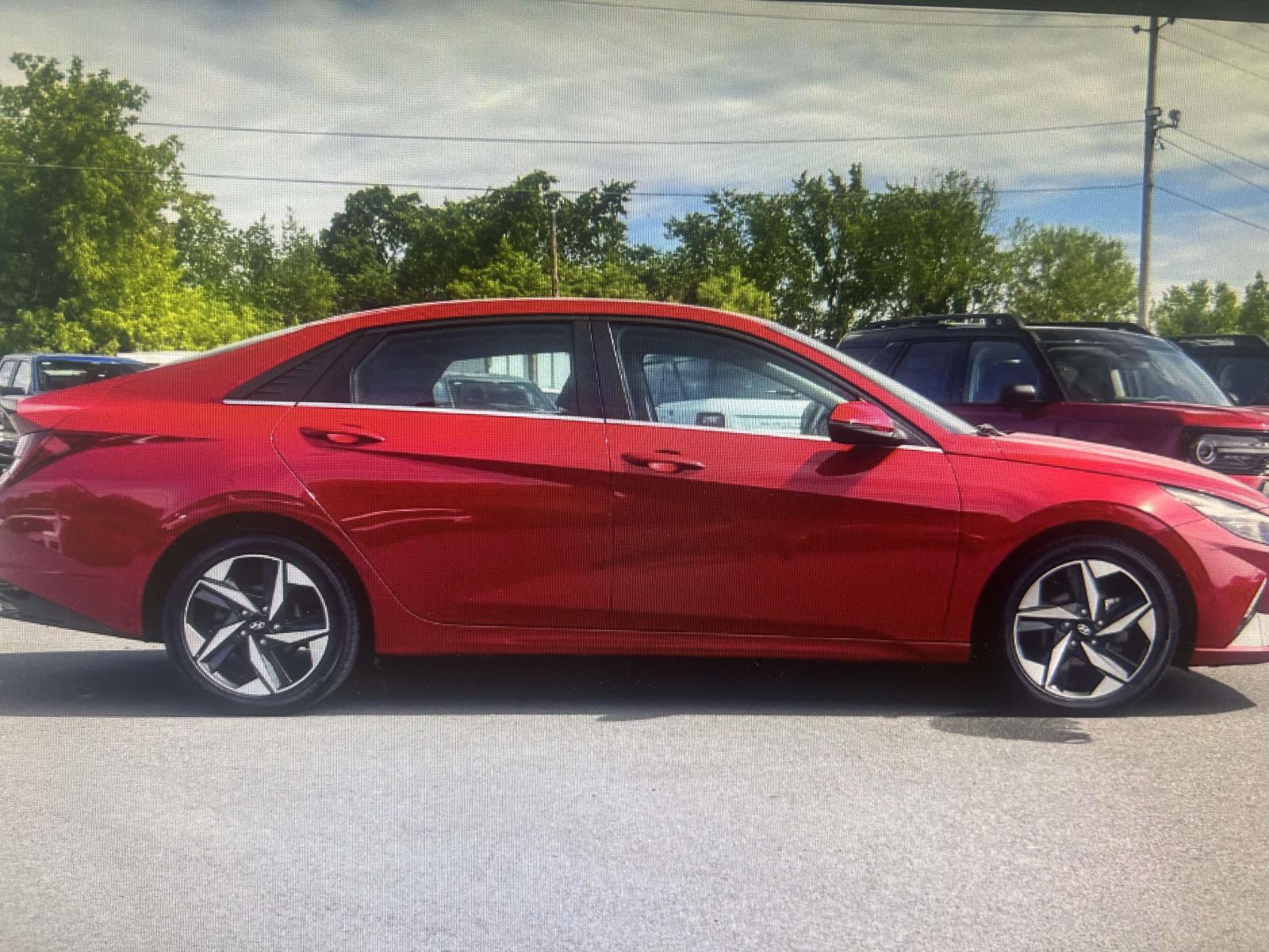 2023 Hyundai Elantra Limited photo 2