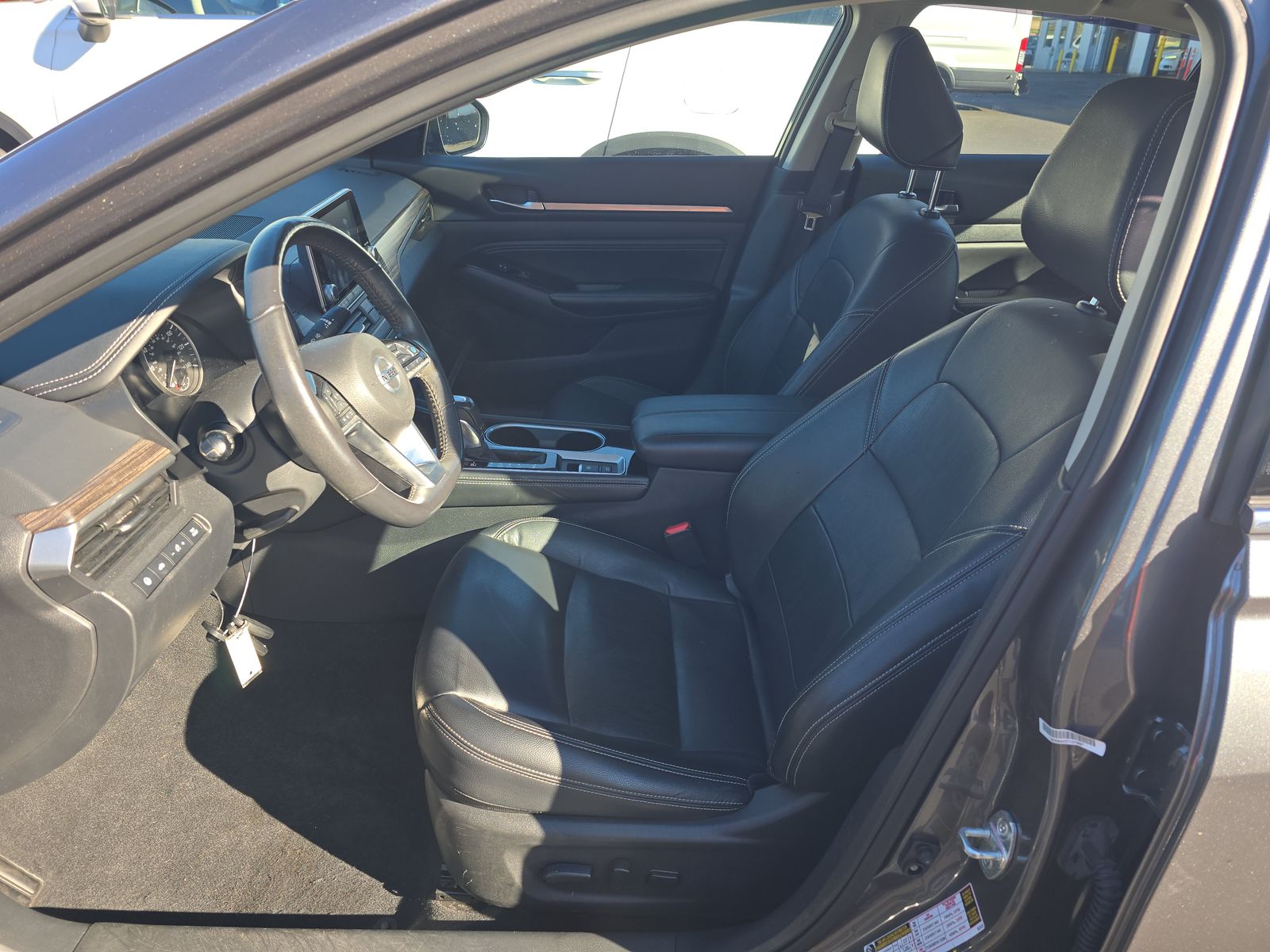 2023 Nissan Sentra SV photo 3