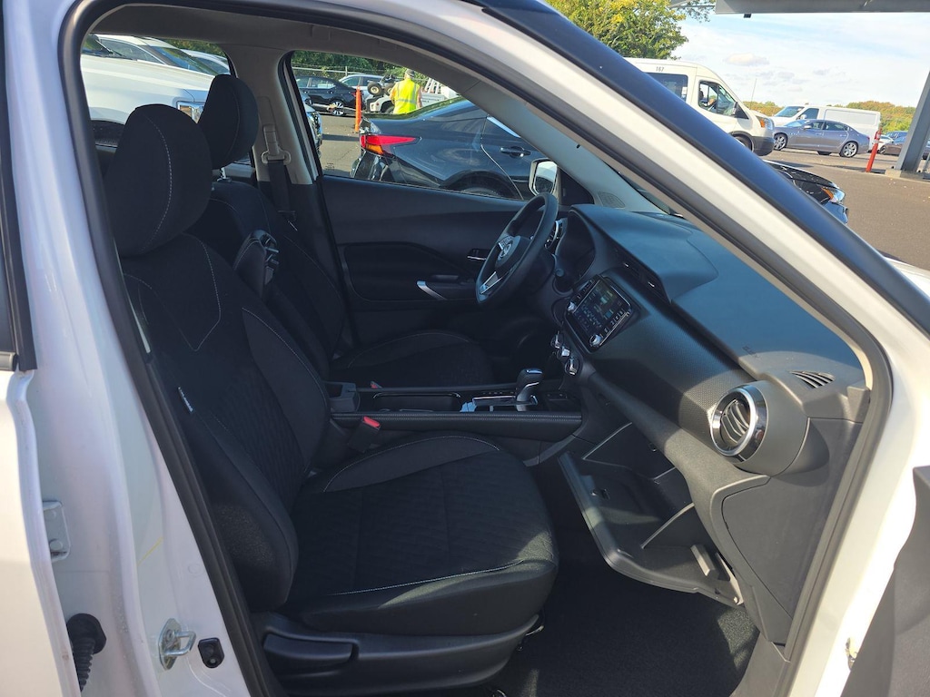 Used 2024 Nissan Kicks SV FWD Sport Utility